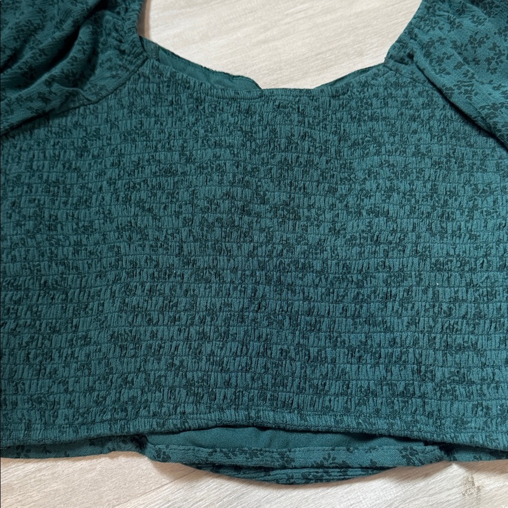 Hollister Dark Green Floral Blouse size medium - Picture 7 of 7
